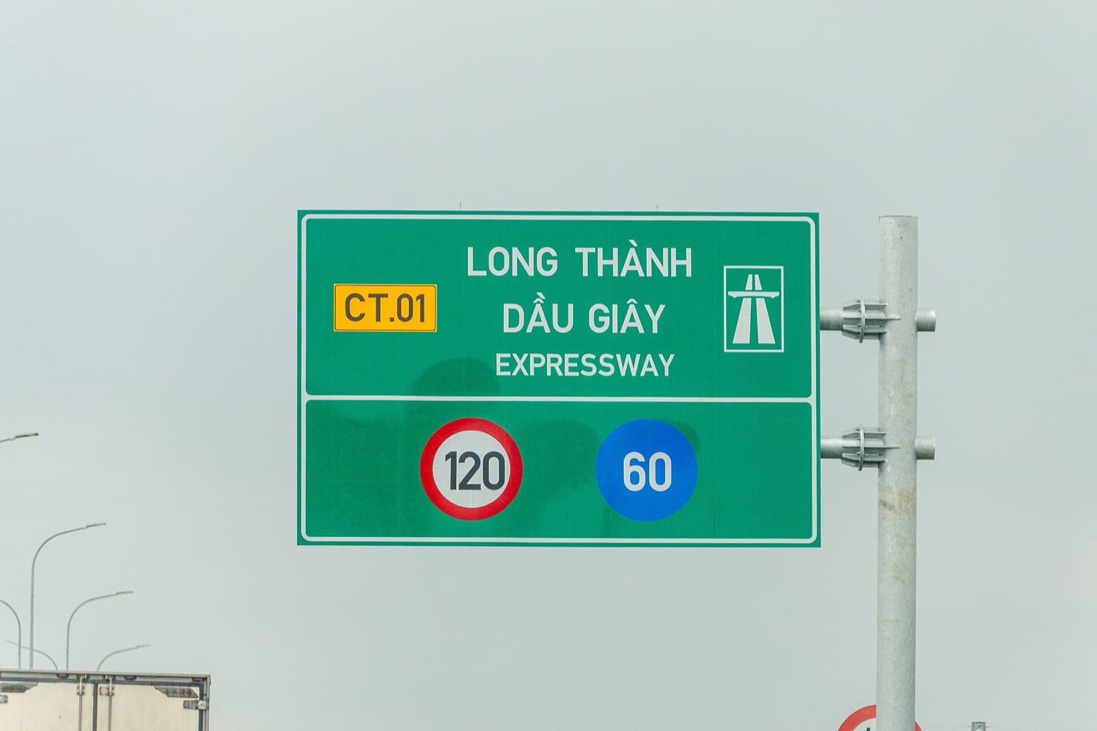 CT.01 Long Thành – Dầu Giây expressway sign with 120 and 60 km/h speed limits