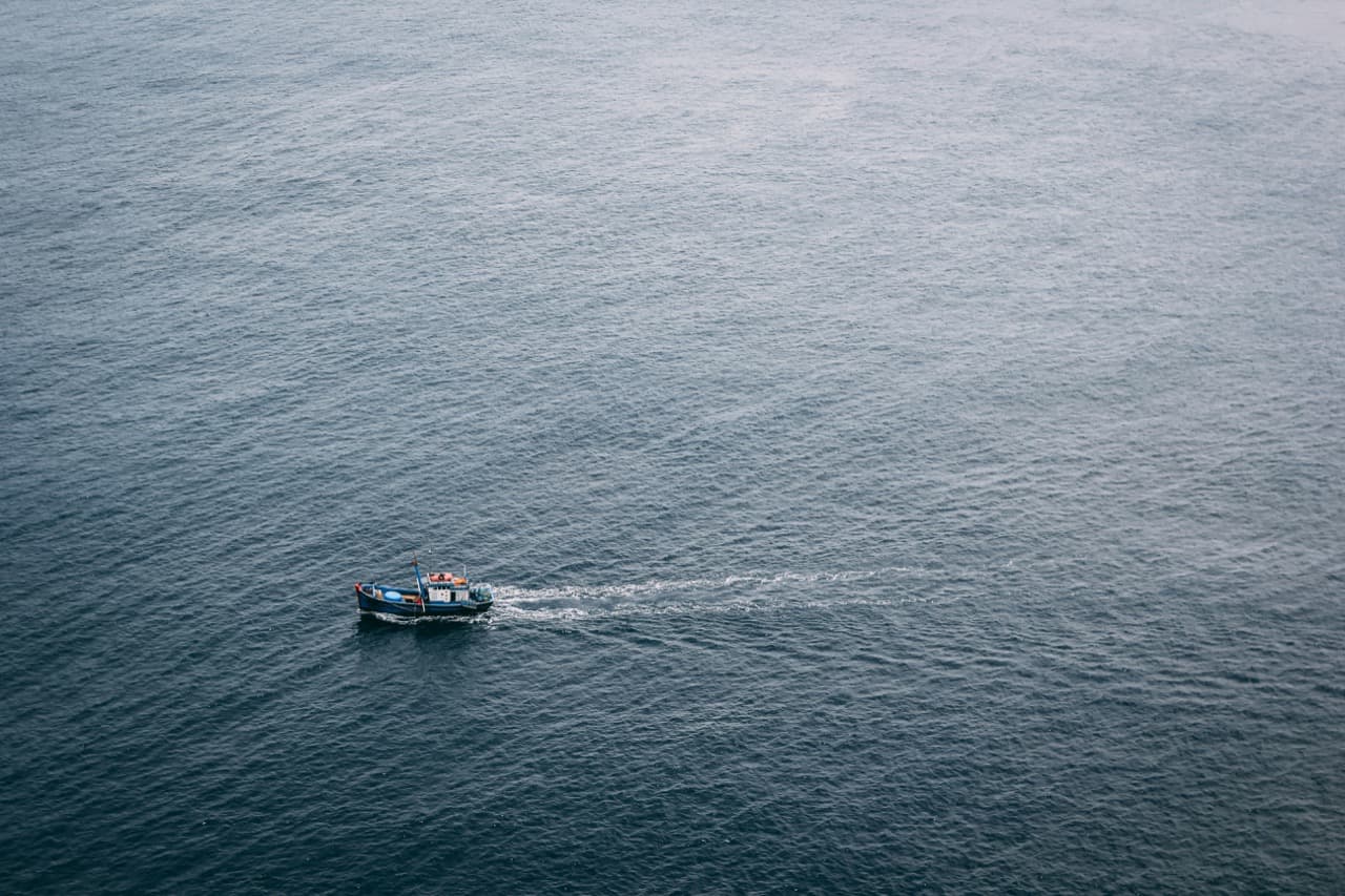 Побережье Муйне на закате с песчаными дюнами и бирюзовым морем