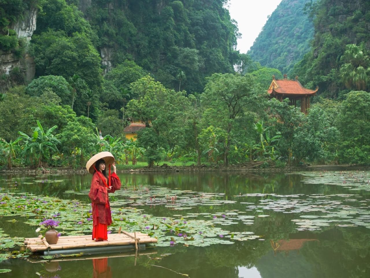 Лодочный тур по каналам Ниньбиня среди карстовых скал
