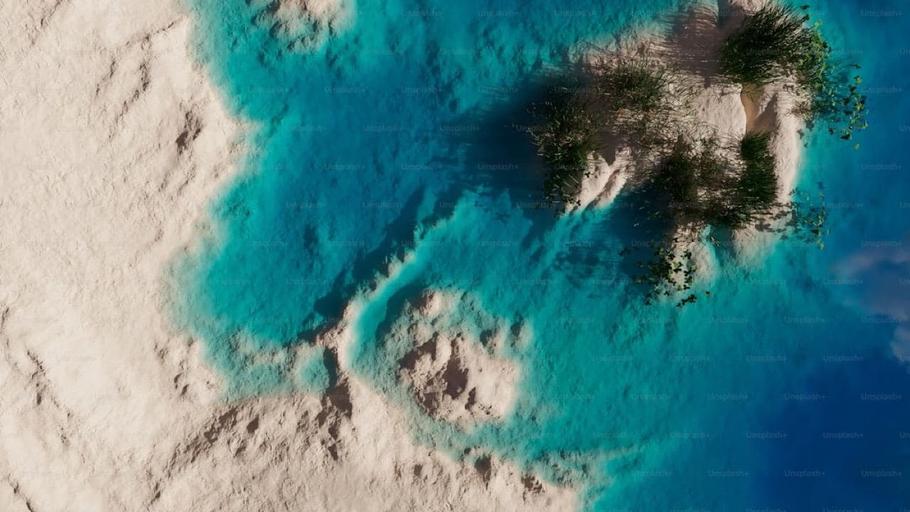 Белоснежный пляж Фукуока с бирюзовой водой и пальмами