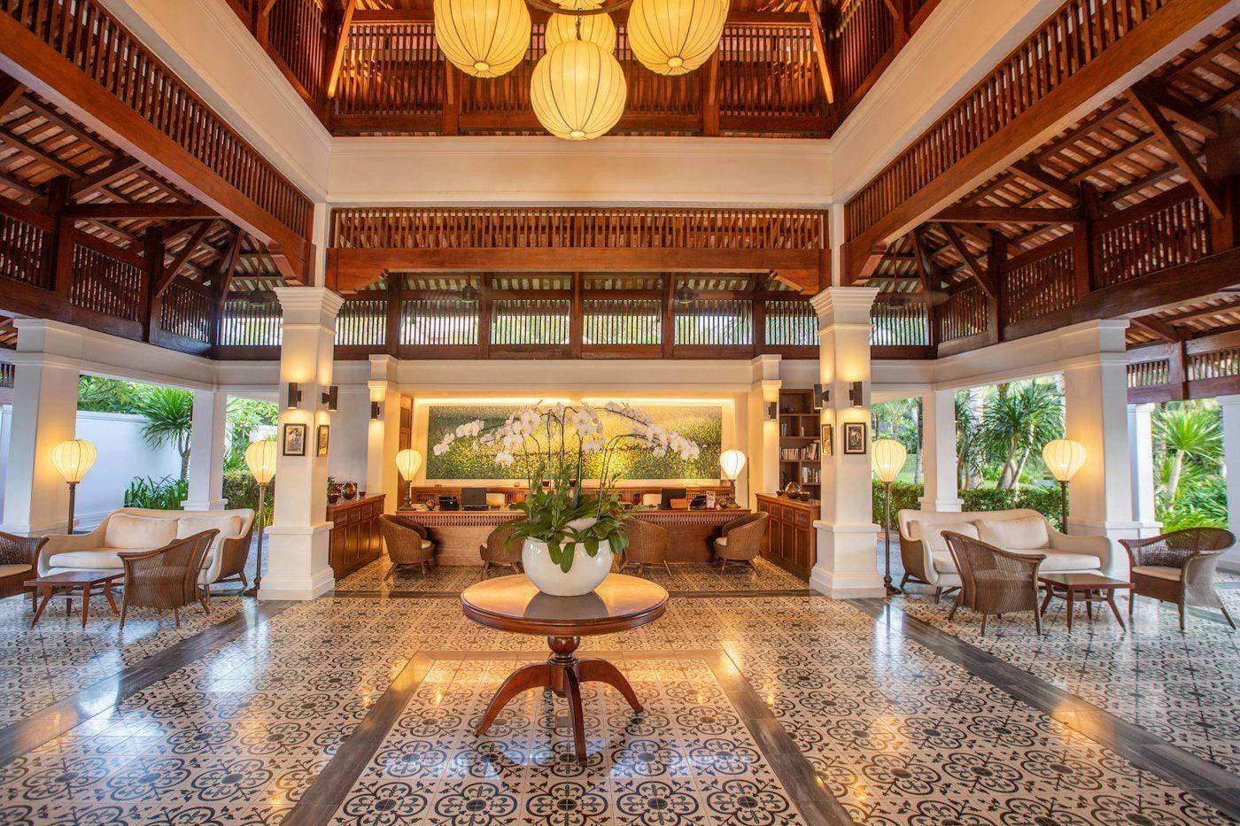 Indochine-style resort lobby with a reception desk