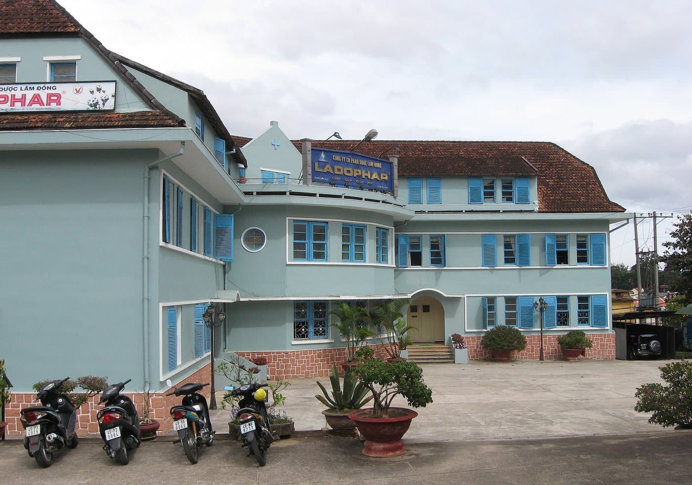 The Ladophar company building in Dalat with a blue Công ty Cổ phần Dược Lâm Đồng sign