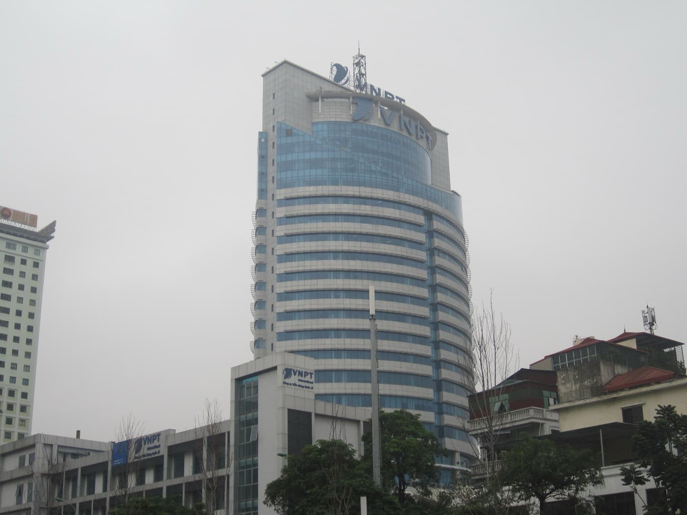 VNPT headquarters tower on Nguyễn Chí Thanh street in Hanoi with an antenna mast on the roof