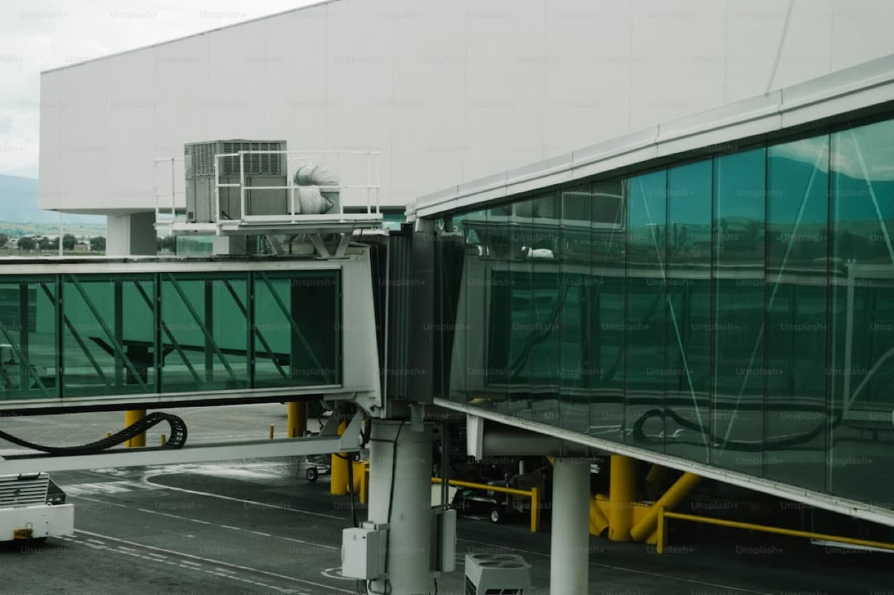 Зал прилёта международного аэропорта Вьетнама — паспортный контроль