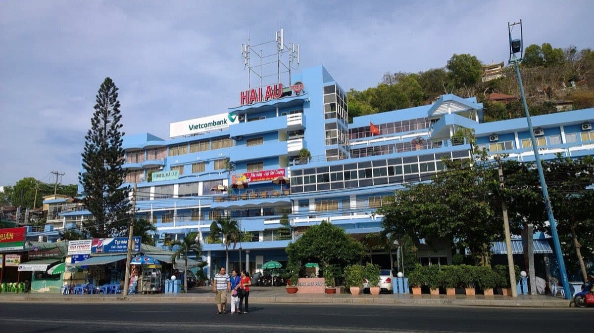 Отель Hải Âu на набережной Front Beach в Вунгтау — типичный вьетнамский трёхзвёздочный корпус