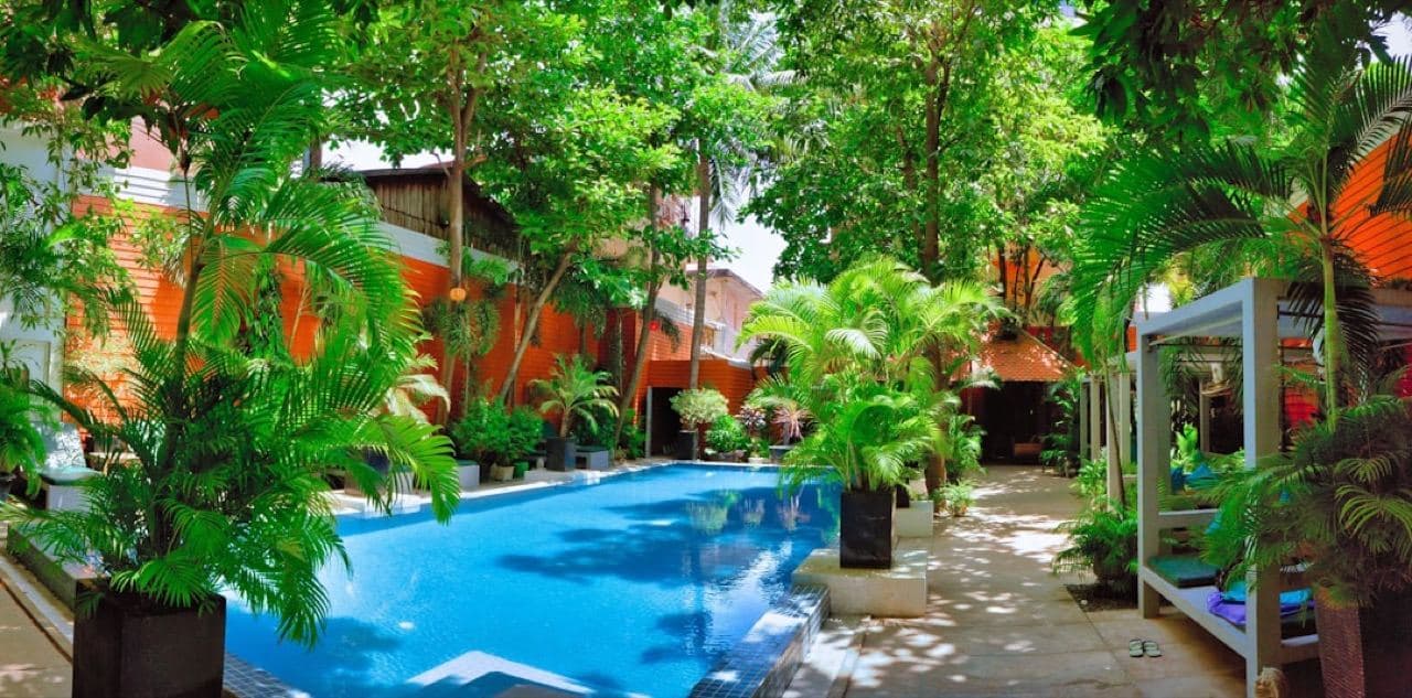 Массаж маслом в спа-салоне курорта — расслабляющая процедура