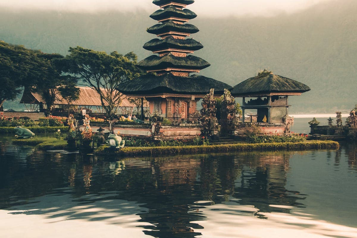 Парк развлечений VinWonders на острове Хон Че с видом на залив Нячанга