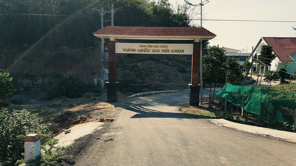 Arch with the Nui Chua National Park sign over the road