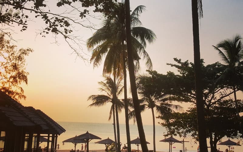 Закат над морем на Фукуоке — вид с территории резорта