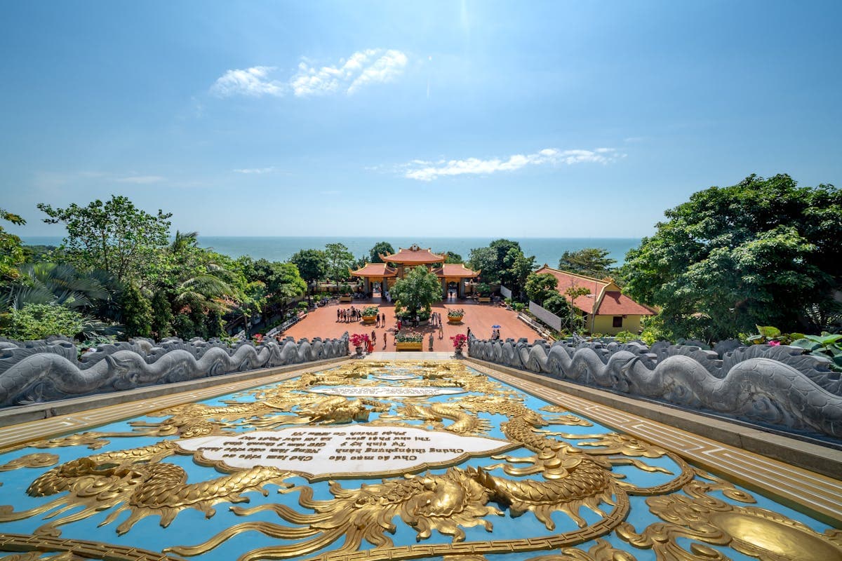 Храм Хо Куок на Фукуоке — одна из достопримечательностей рядом с канатной дорогой