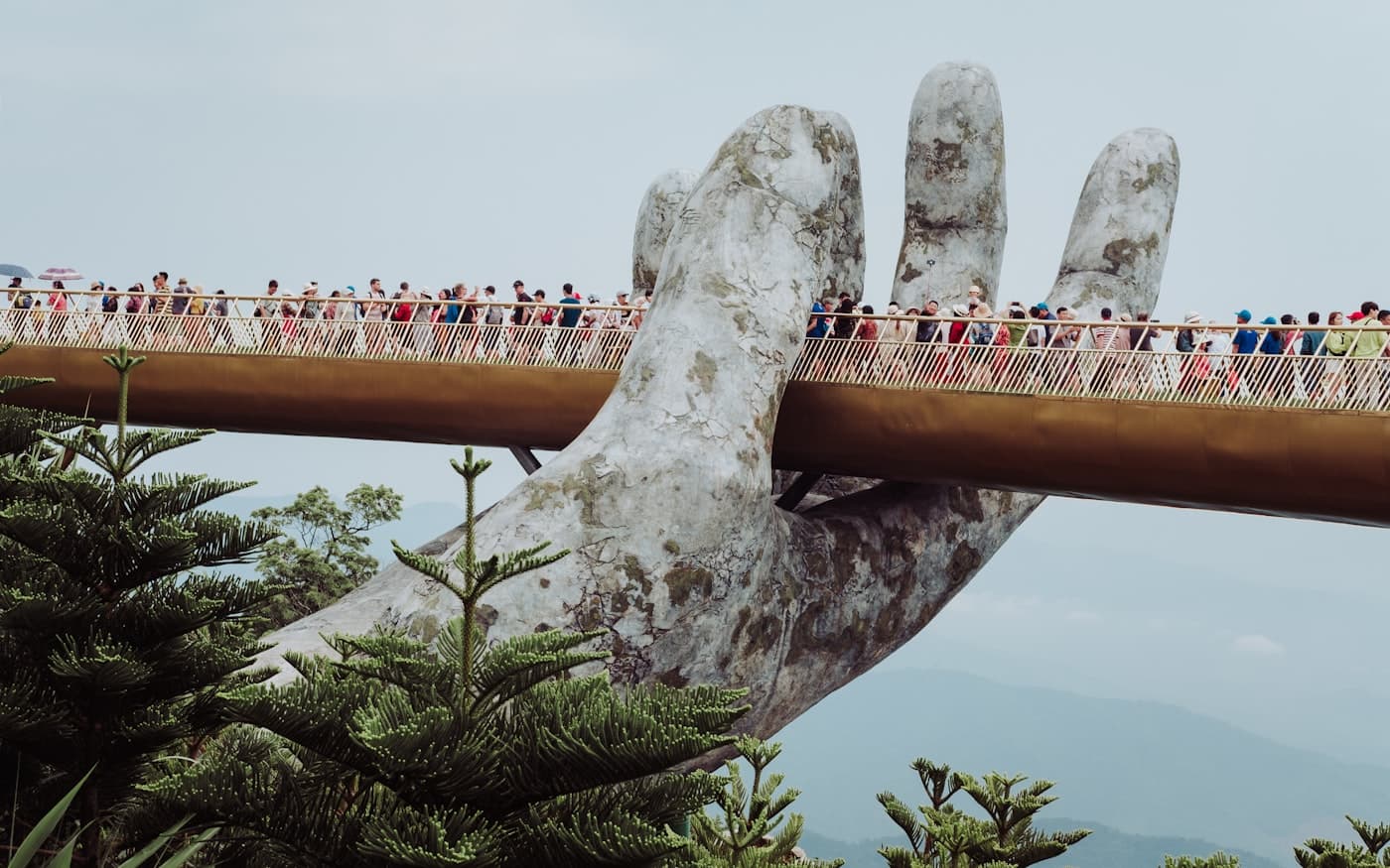 Золотой мост в Бана Хиллз — достопримечательность центрального Вьетнама