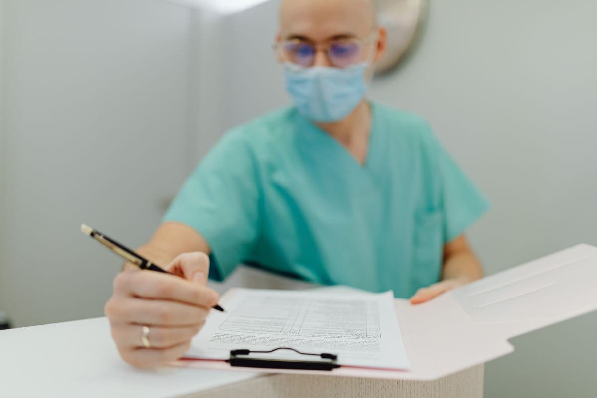 A vet filling in the export health certificate for a pet