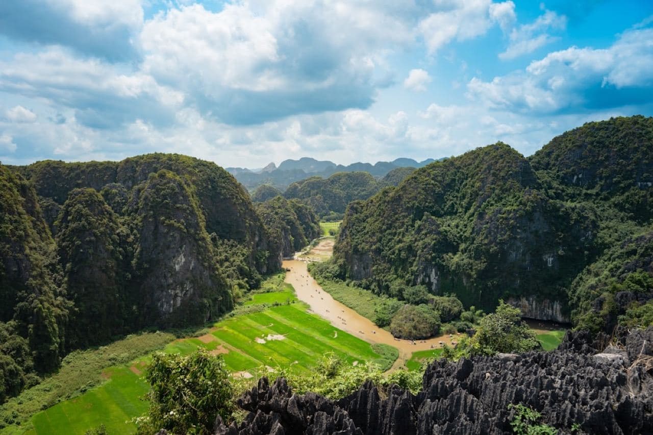 Такси на ночной улице туристического района Вьетнама — проверяй цену заранее