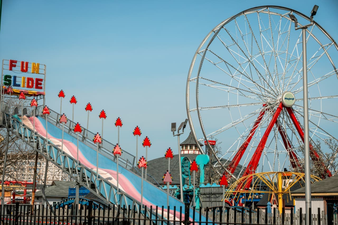 Живописный вид Вьетнама — тематические парки VinWonders расположены в самых красивых регионах страны