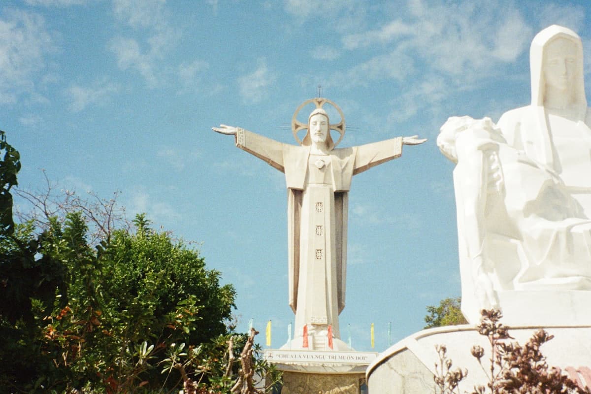 32-метровая статуя Христа-Царя на горе Нуй Нё в Вунгтау — крупнейшая в Азии